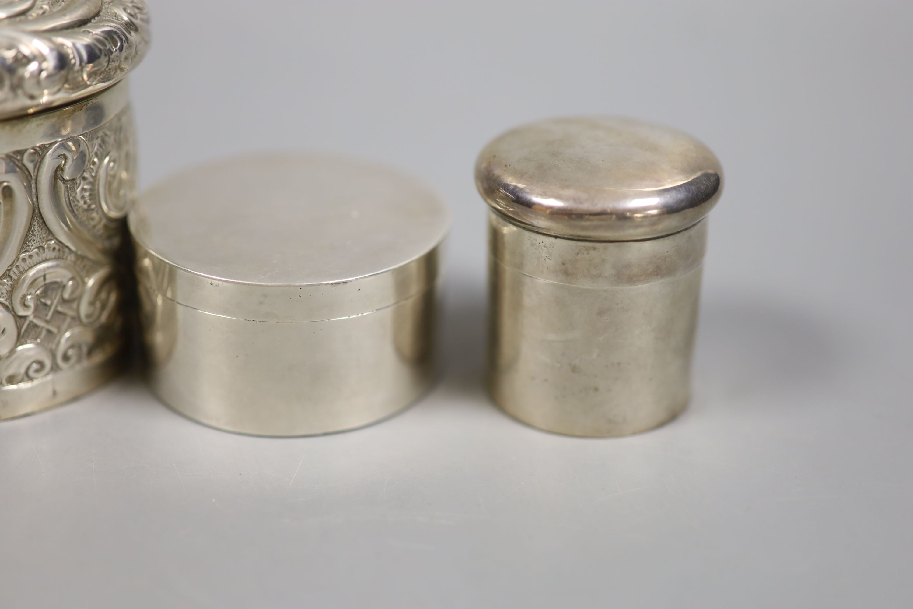 A Georgian silver snuff box of oval form, together with a small tea strainer and three other silver boxes, 10.5oz.